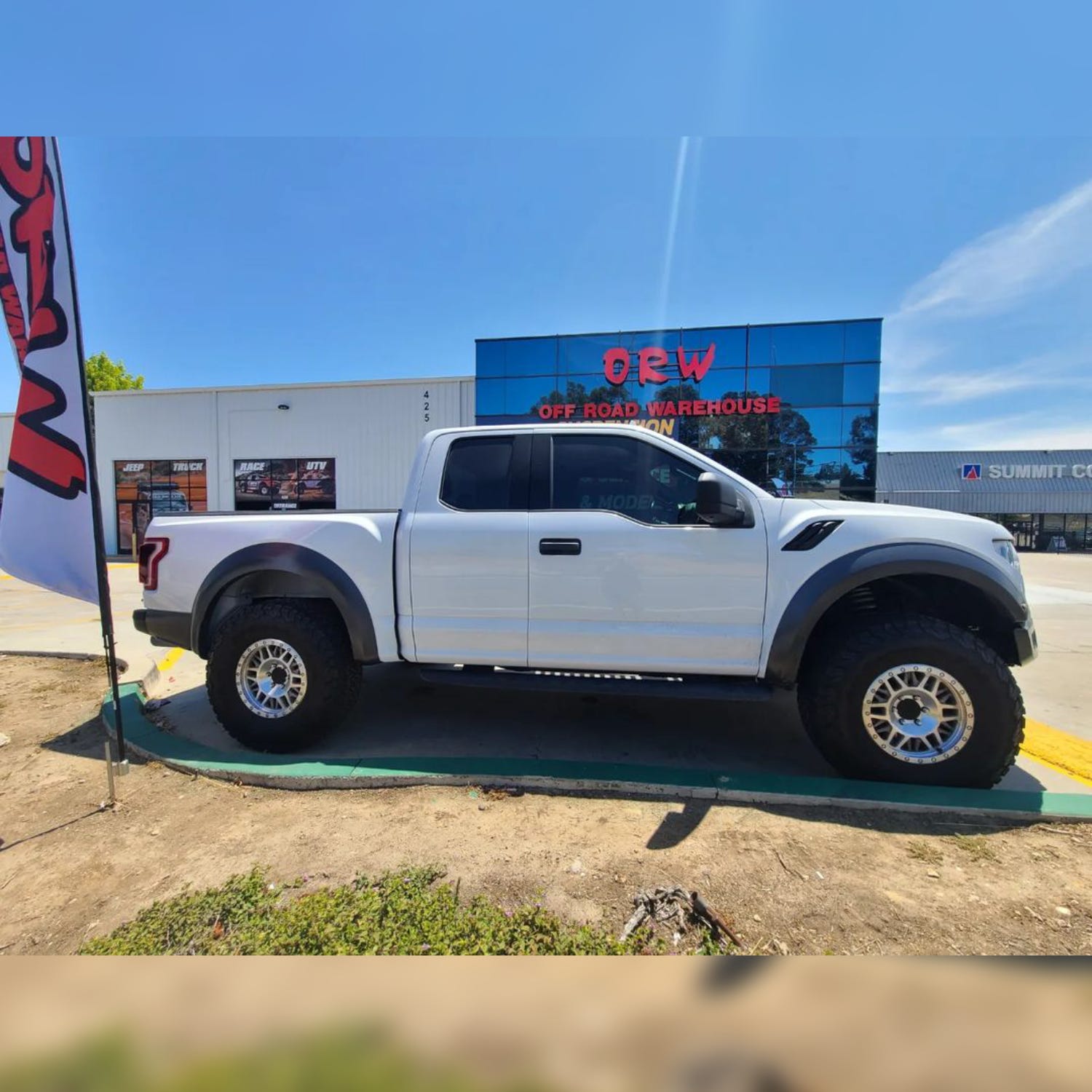 2019 White Raptor EC