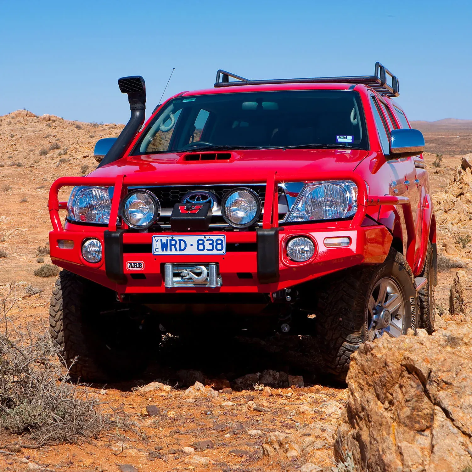 3214510_ToyotaHilux0909_v1.jpg
